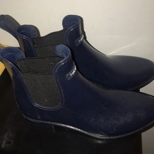 Short navy blue rain boots